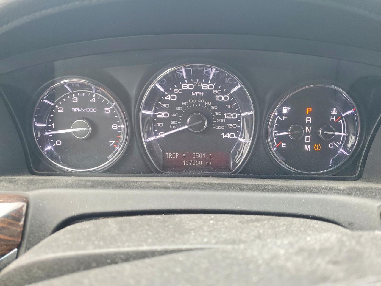 2011 LINCOLN MKS photo 9