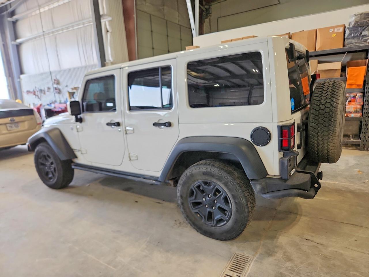 2013 JEEP WRANGLER UNLIMITED SAHARA photo 3