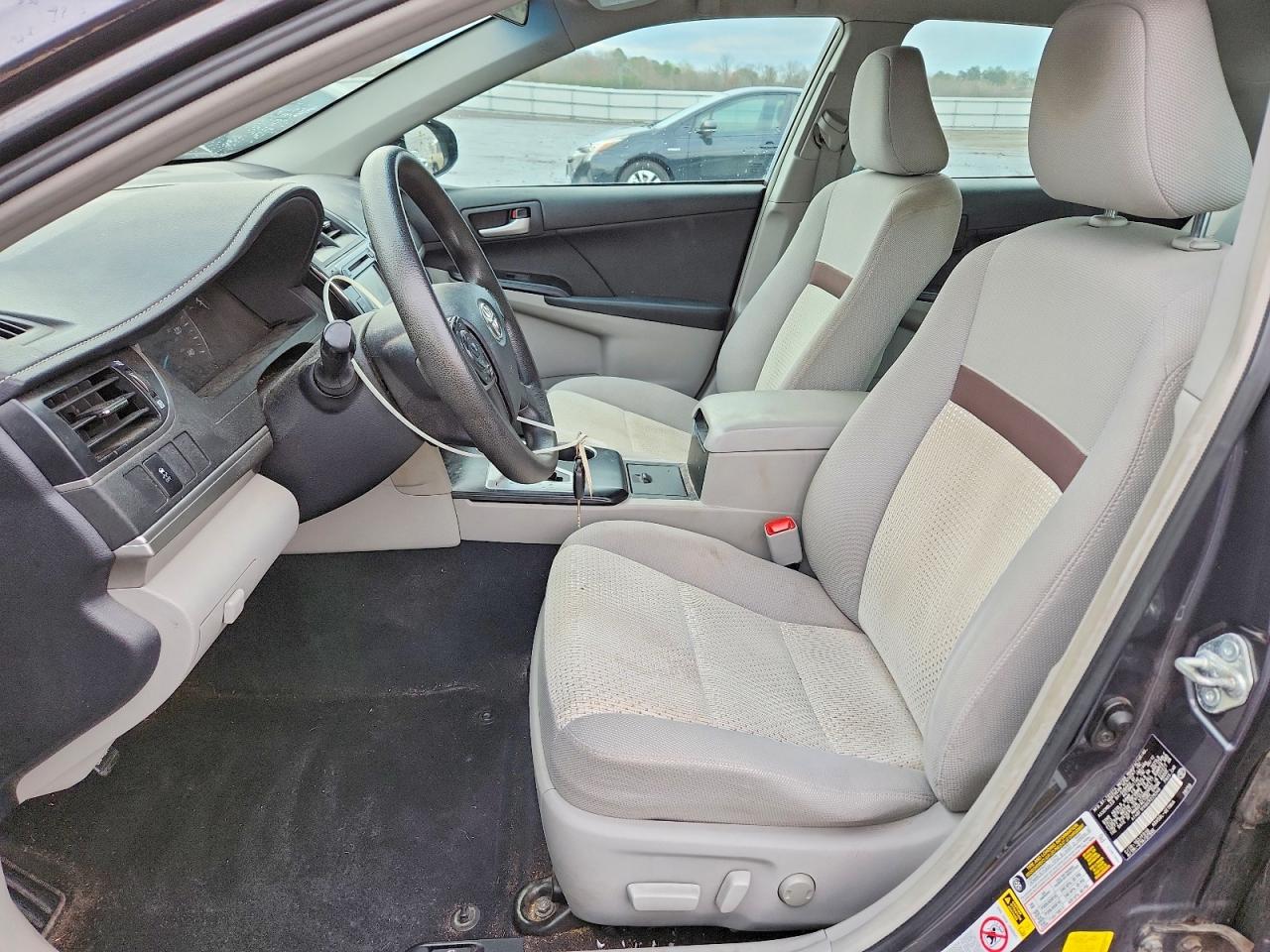 2012 TOYOTA CAMRY LE photo 13