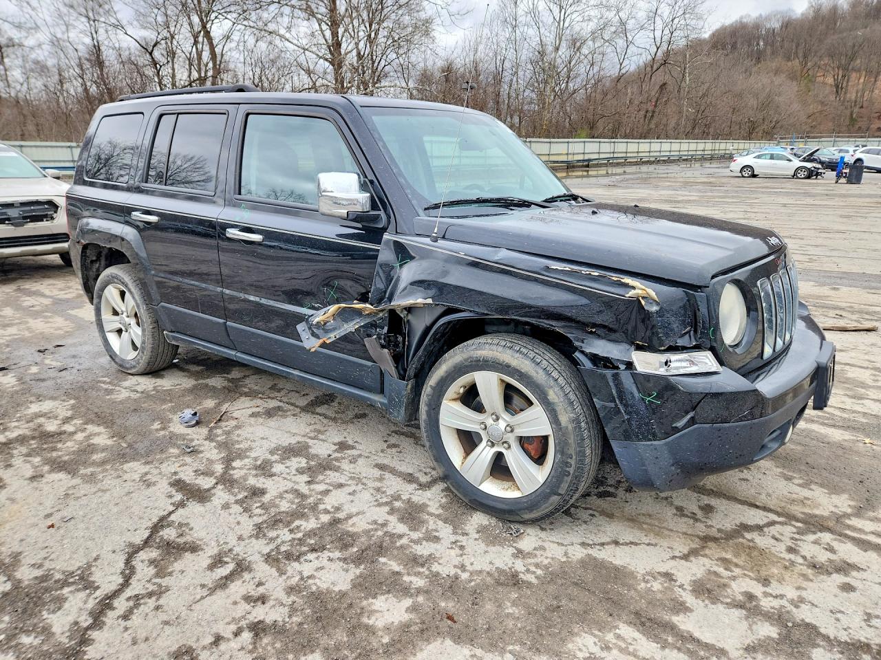 2012 JEEP PATRIOT LATITUDE photo 4