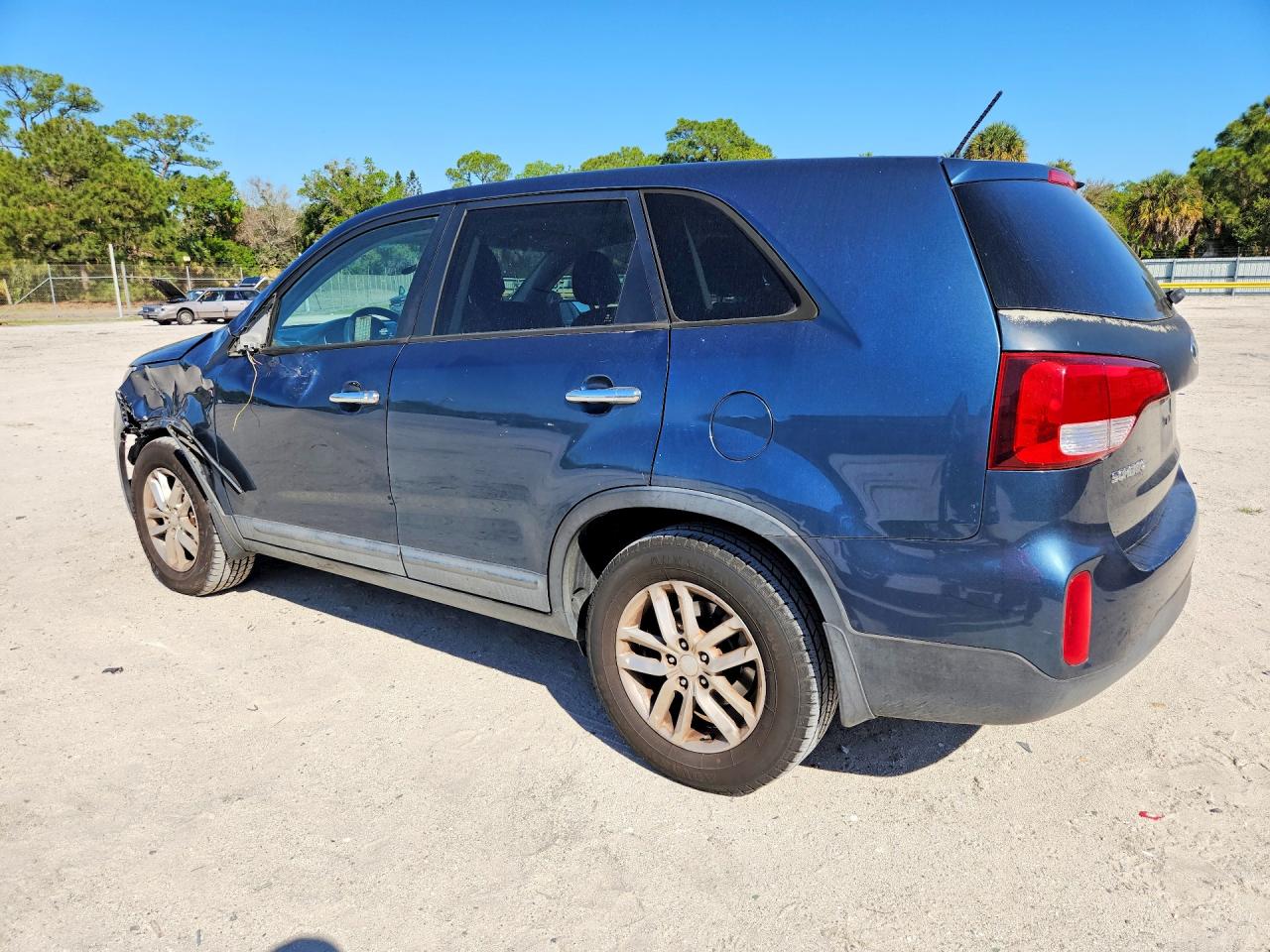 2014 KIA SORENTO LX photo 2