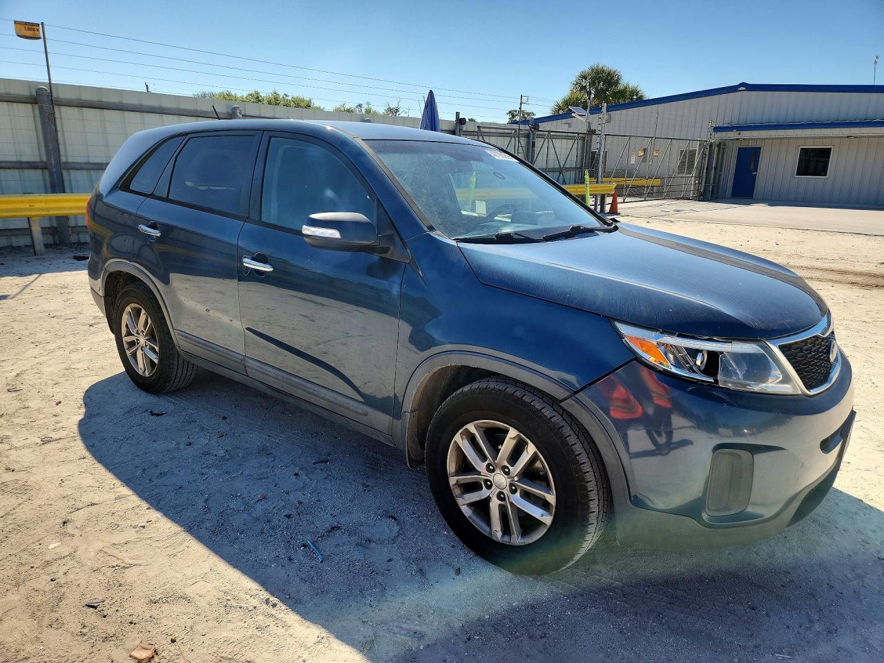 2014 KIA SORENTO LX photo 4