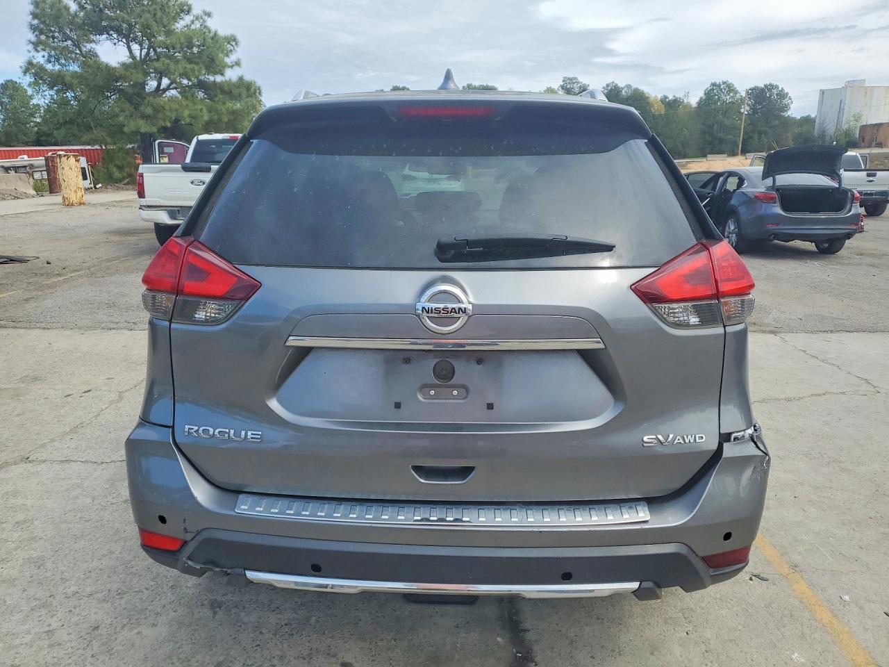 2017 NISSAN ROGUE SV photo 16