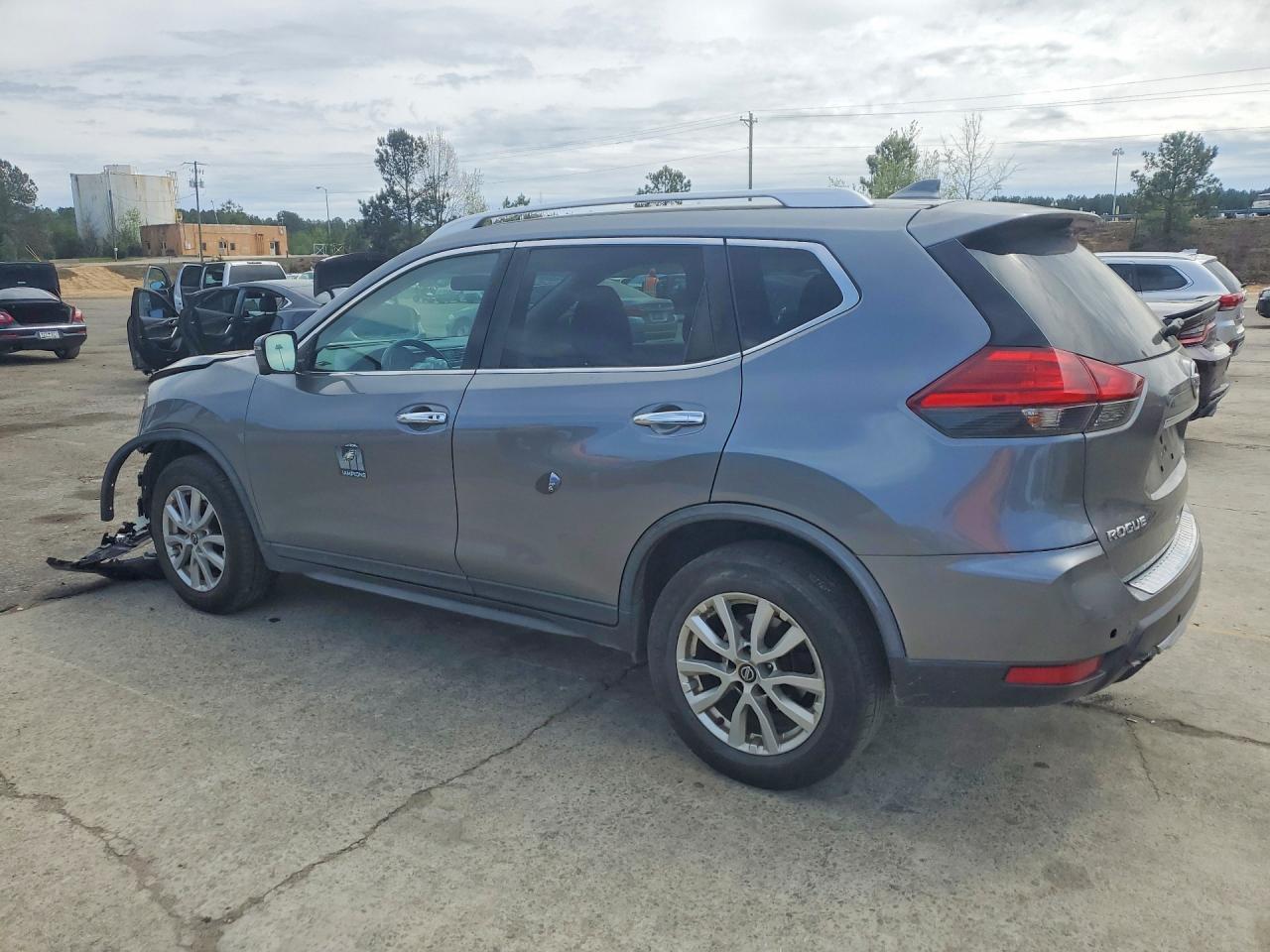 2017 NISSAN ROGUE SV photo 4