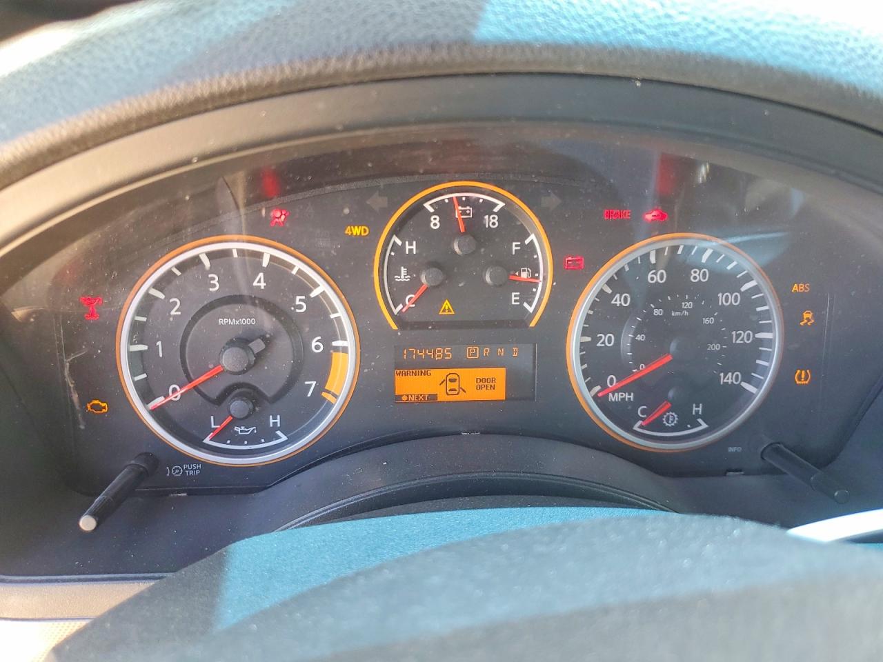 2015 NISSAN ARMADA SV photo 17