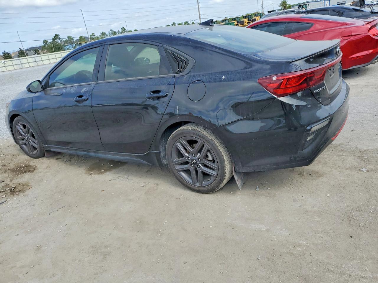 2021 KIA FORTE GT-LINE photo 2