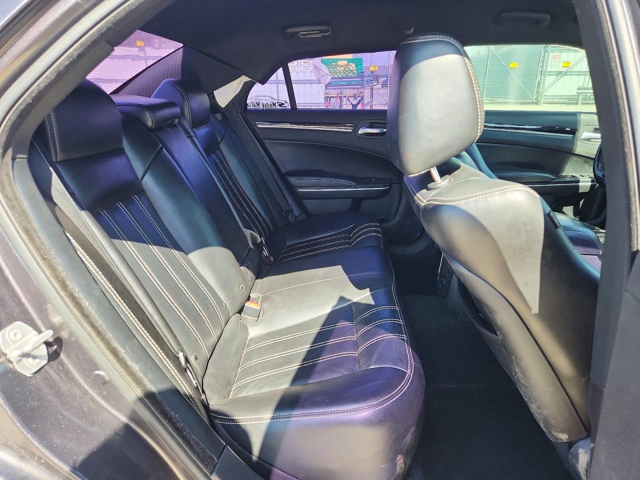 2019 CHRYSLER 300 S photo 19