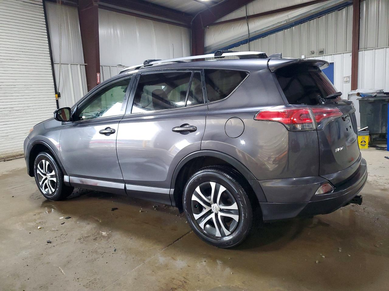 2017 TOYOTA RAV4 LE photo 2