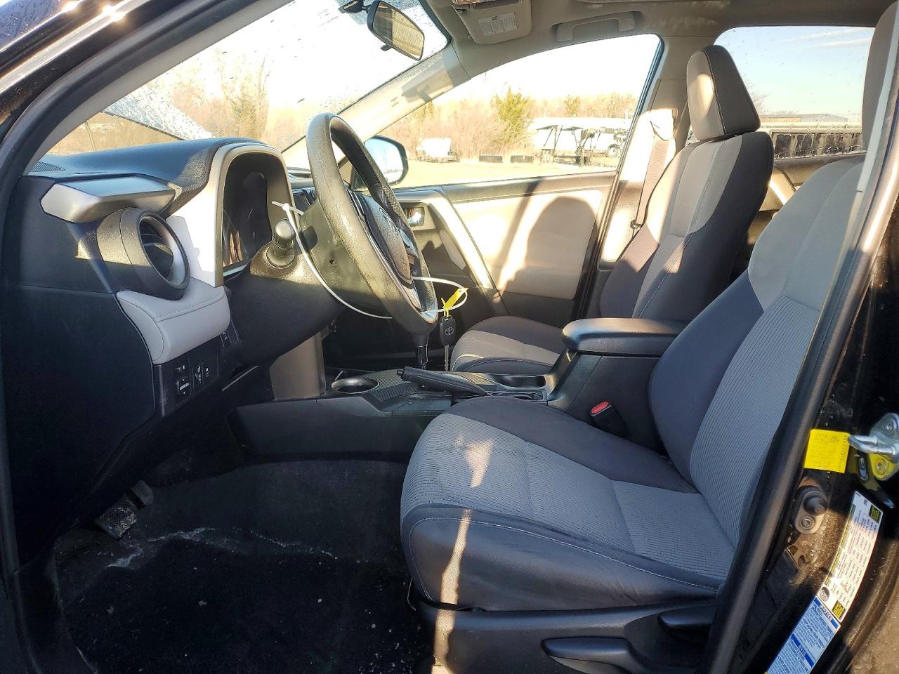 2015 TOYOTA RAV4 XLE photo 7