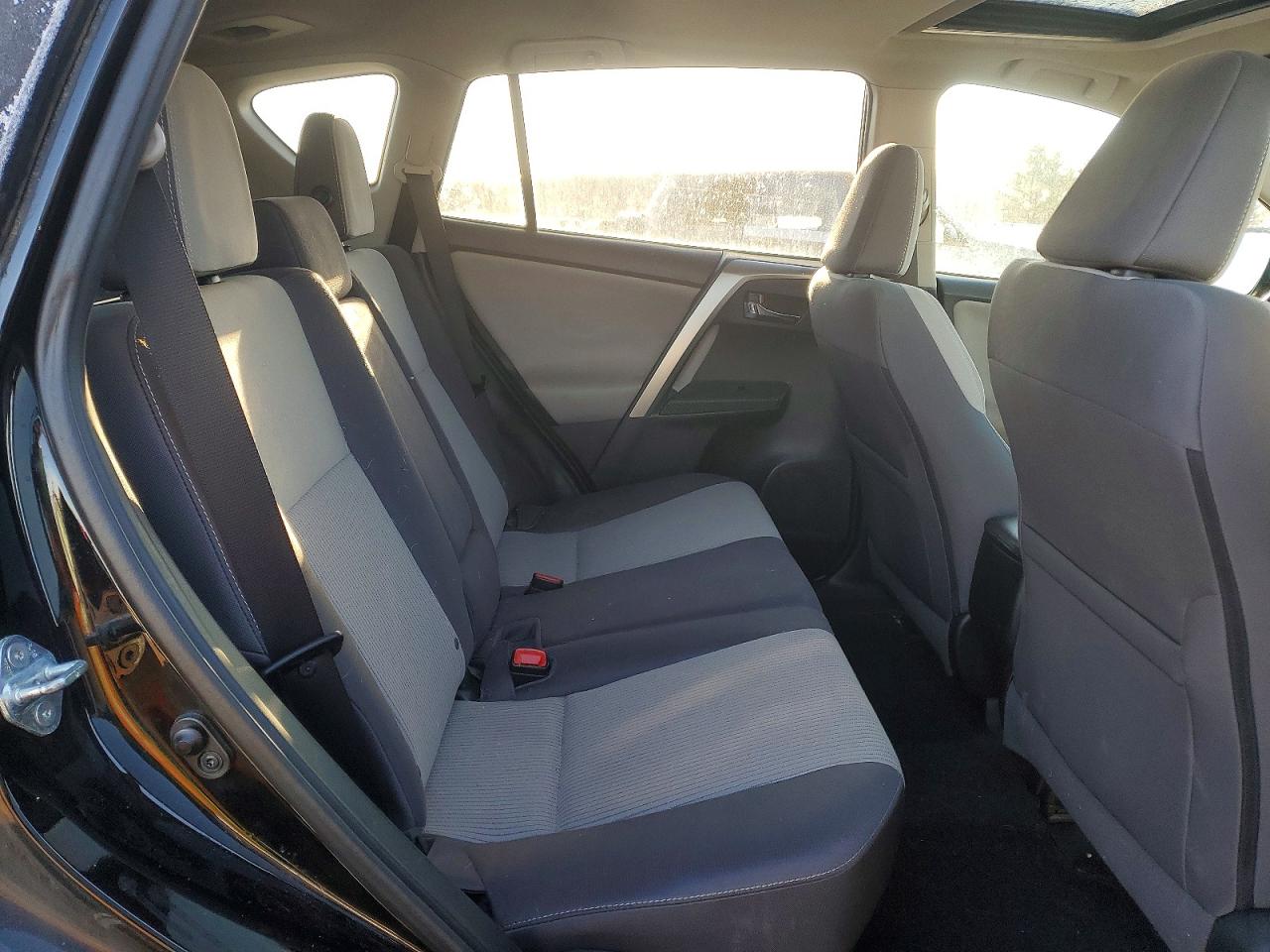 2015 TOYOTA RAV4 XLE photo 11