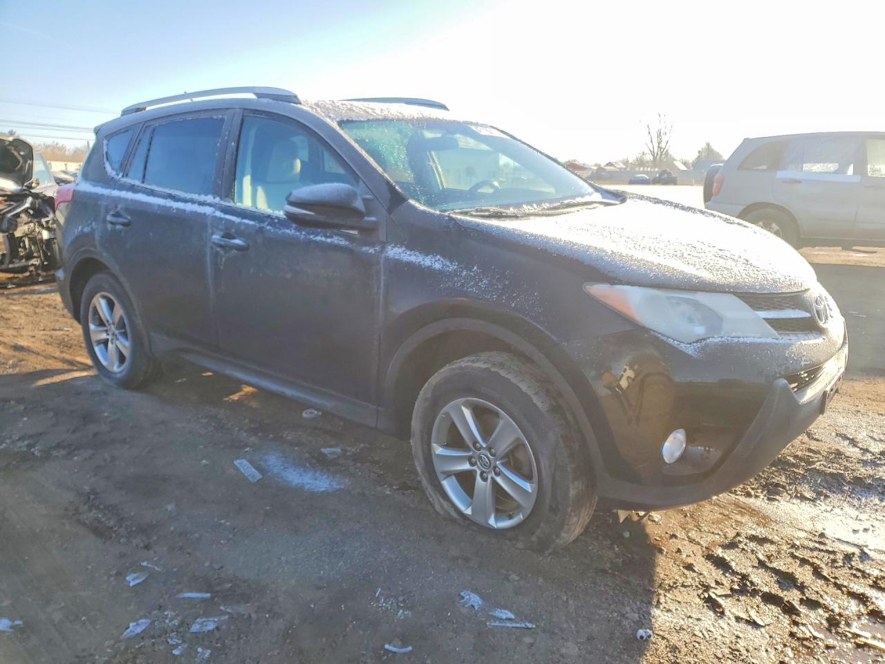 2015 TOYOTA RAV4 XLE photo 4