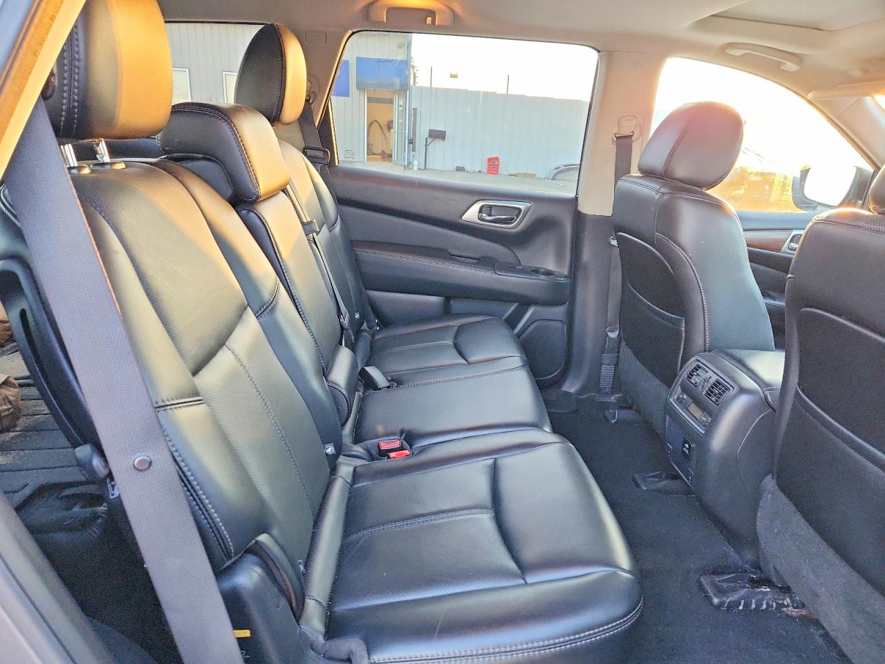 2017 NISSAN PATHFINDER PLATINUM photo 31