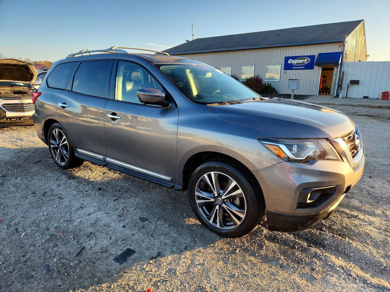 2017 NISSAN PATHFINDER PLATINUM photo 10