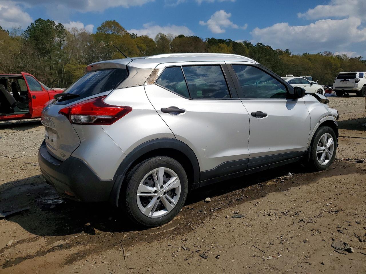2019 NISSAN KICKS S photo 5