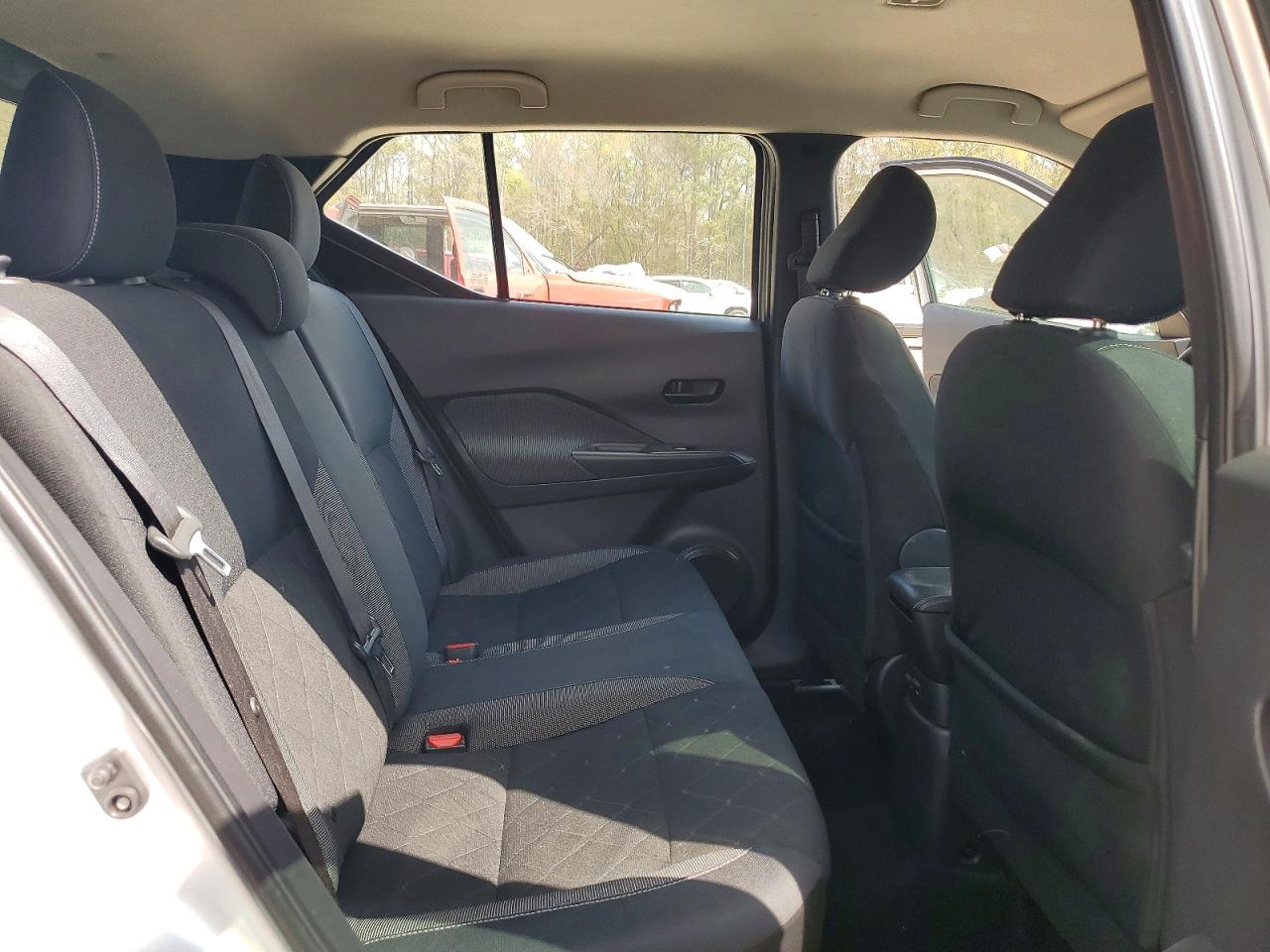 2019 NISSAN KICKS S photo 19
