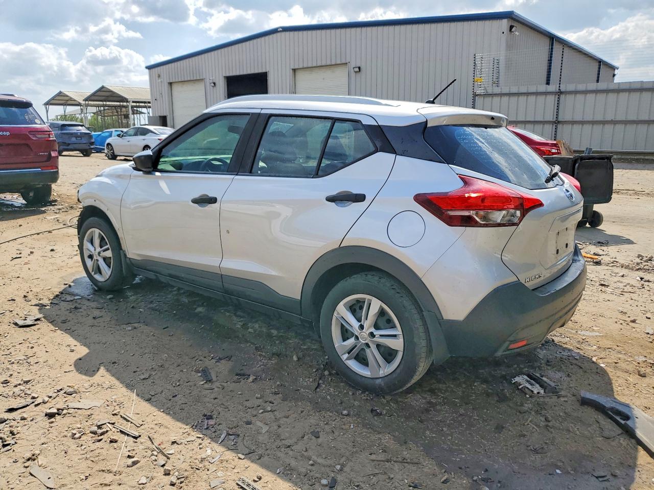 2019 NISSAN KICKS S photo 3
