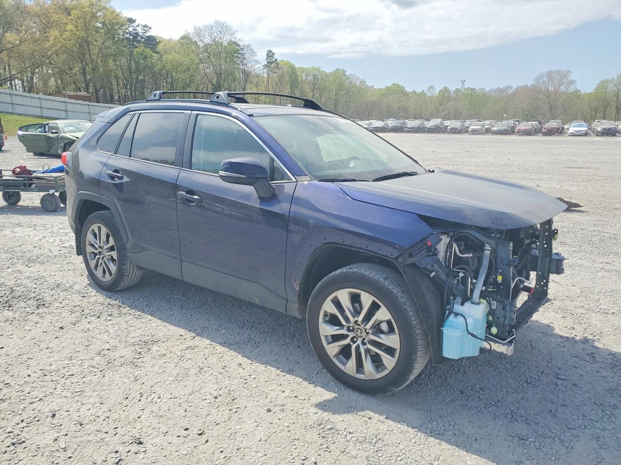 2025 TOYOTA RAV4 XLE PREMIUM photo 4