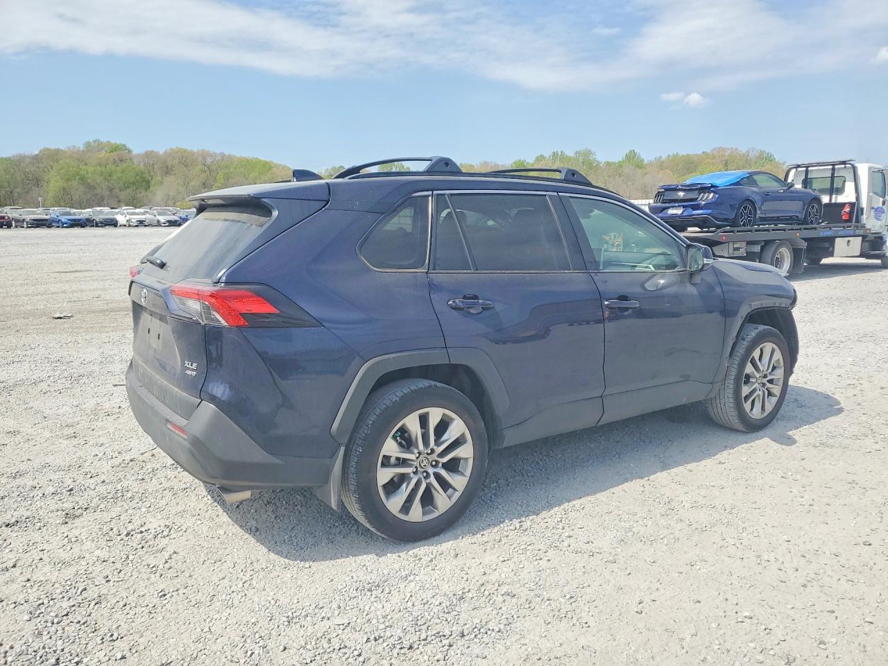 2025 TOYOTA RAV4 XLE PREMIUM photo 3