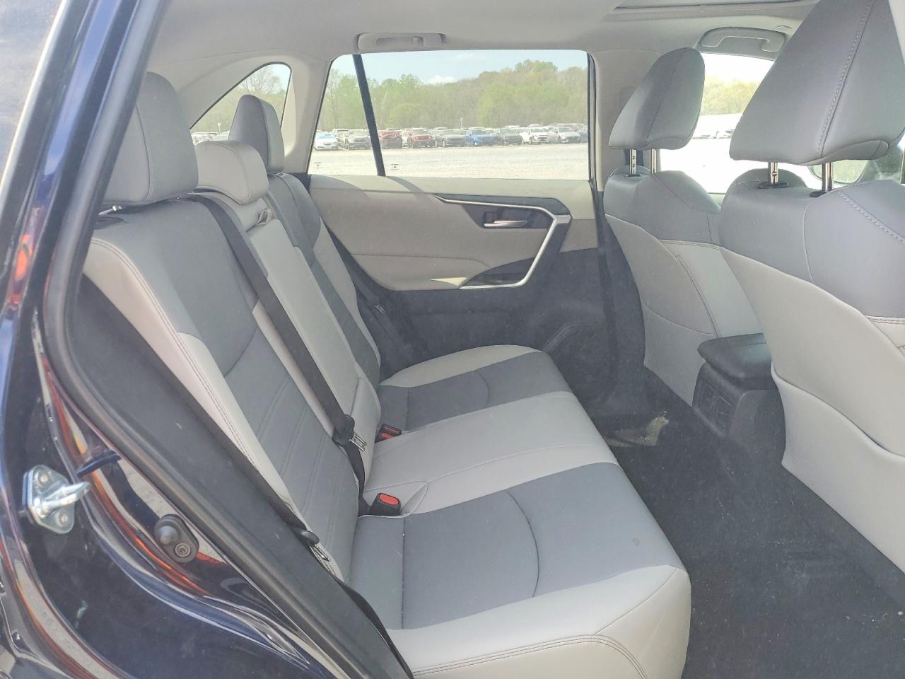 2025 TOYOTA RAV4 XLE PREMIUM photo 11