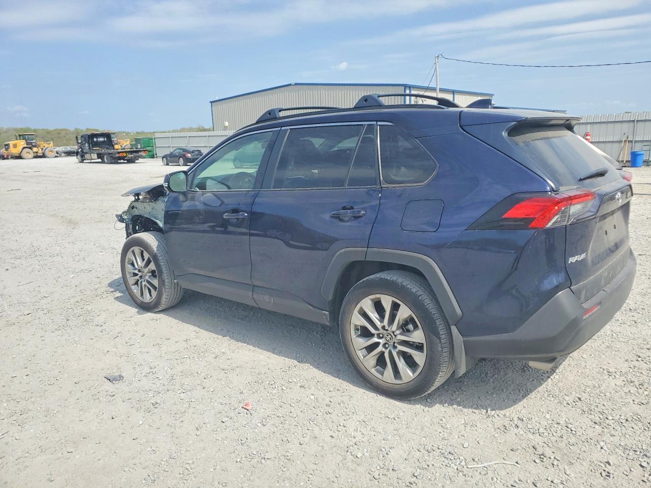 2025 TOYOTA RAV4 XLE PREMIUM photo 2