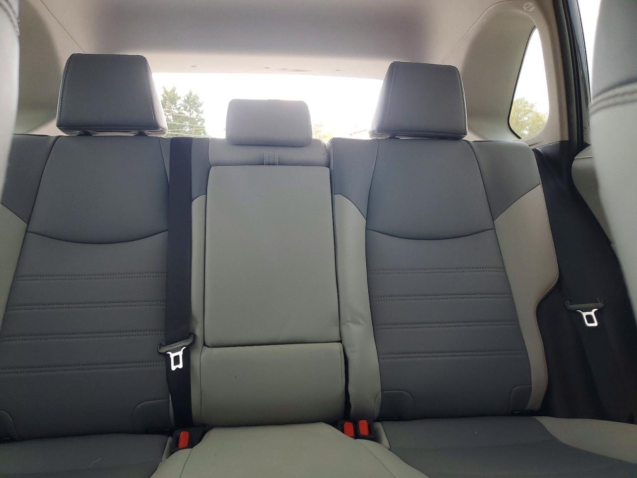 2025 TOYOTA RAV4 XLE PREMIUM photo 10