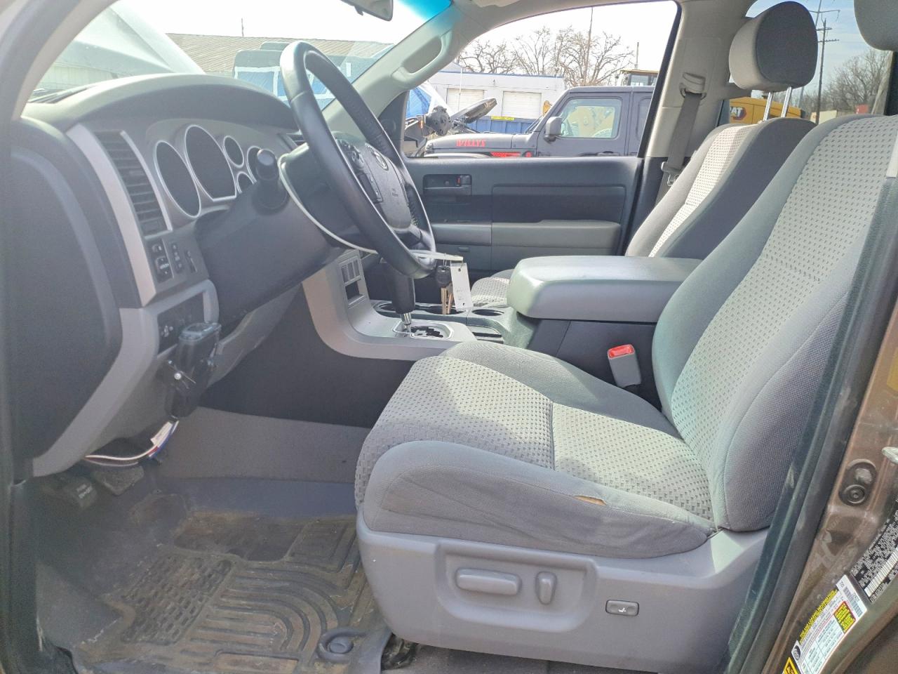 2011 TOYOTA TUNDRA photo 13