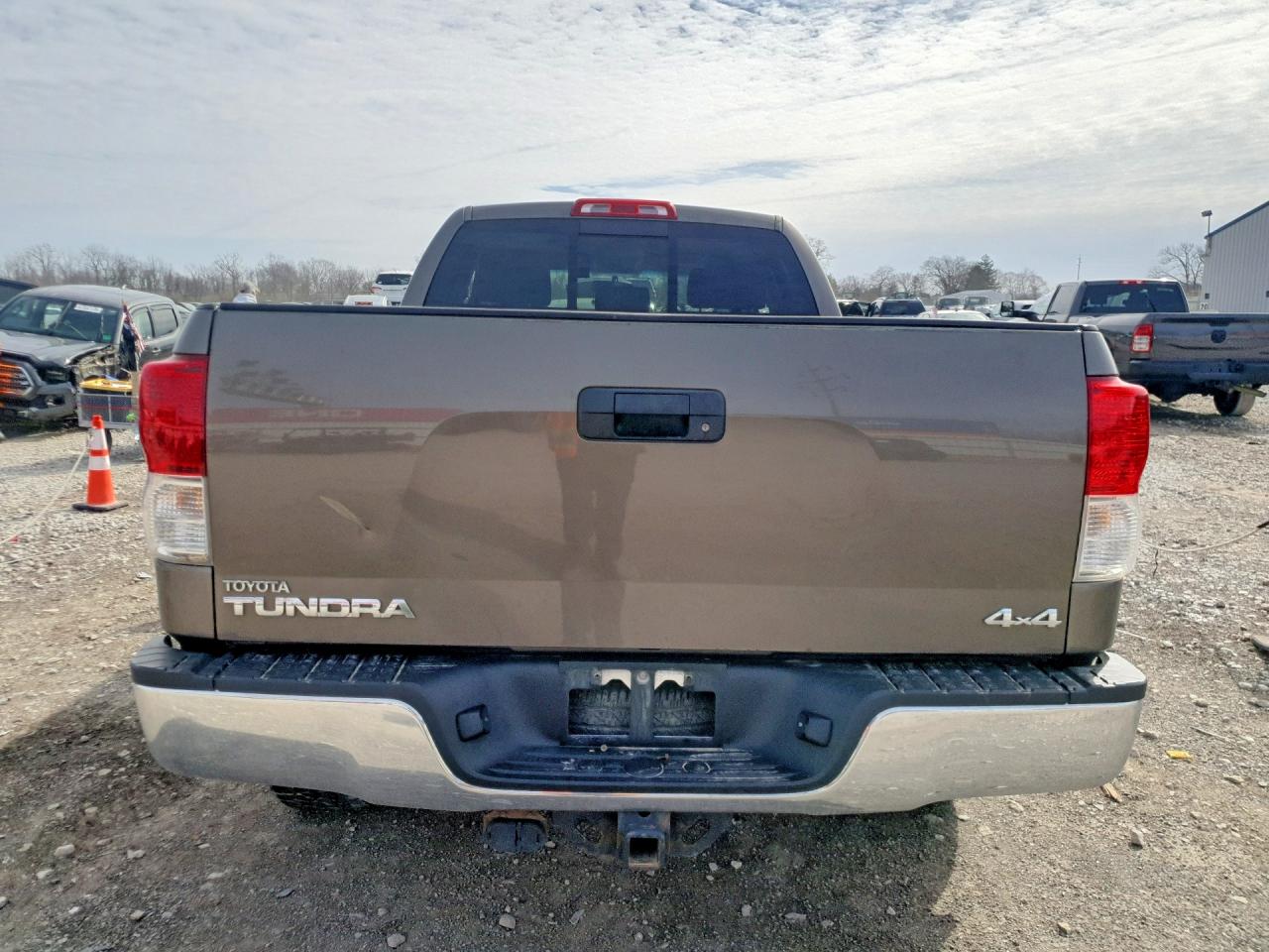 2011 TOYOTA TUNDRA photo 11