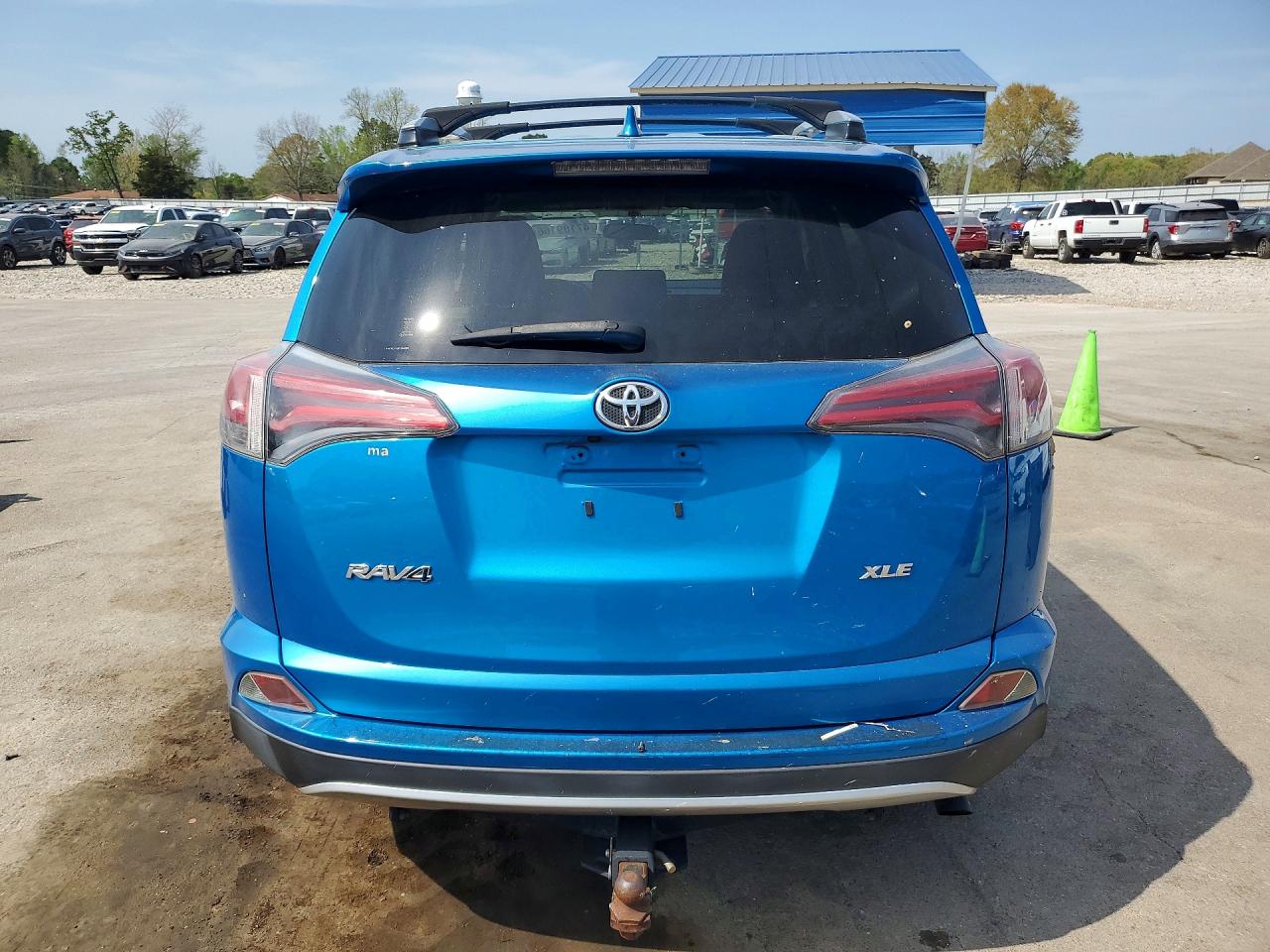 2016 TOYOTA RAV4 XLE photo 11