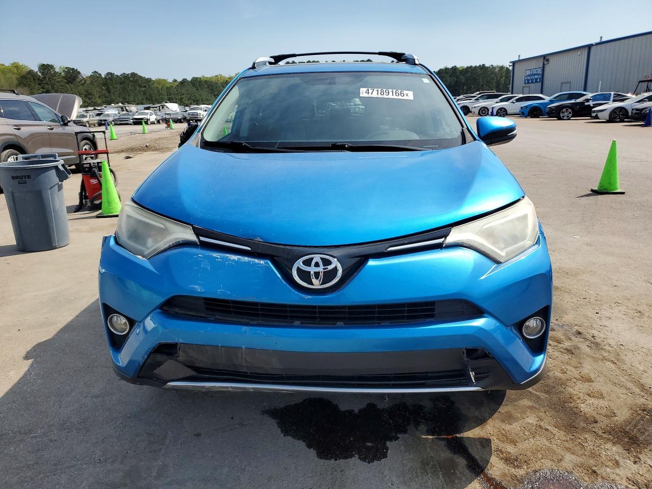 2016 TOYOTA RAV4 XLE photo 9