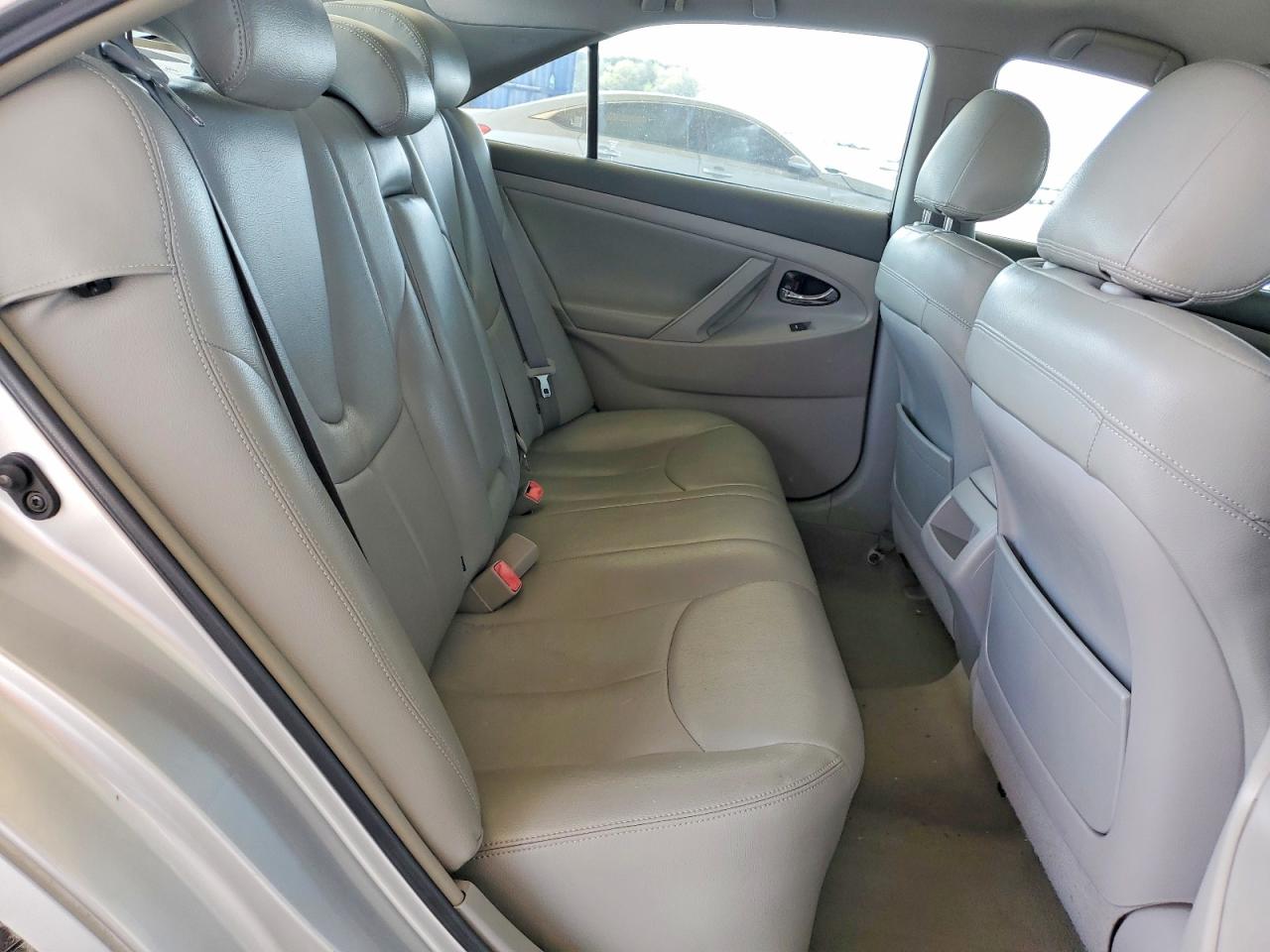 2010 TOYOTA CAMRY LE photo 10