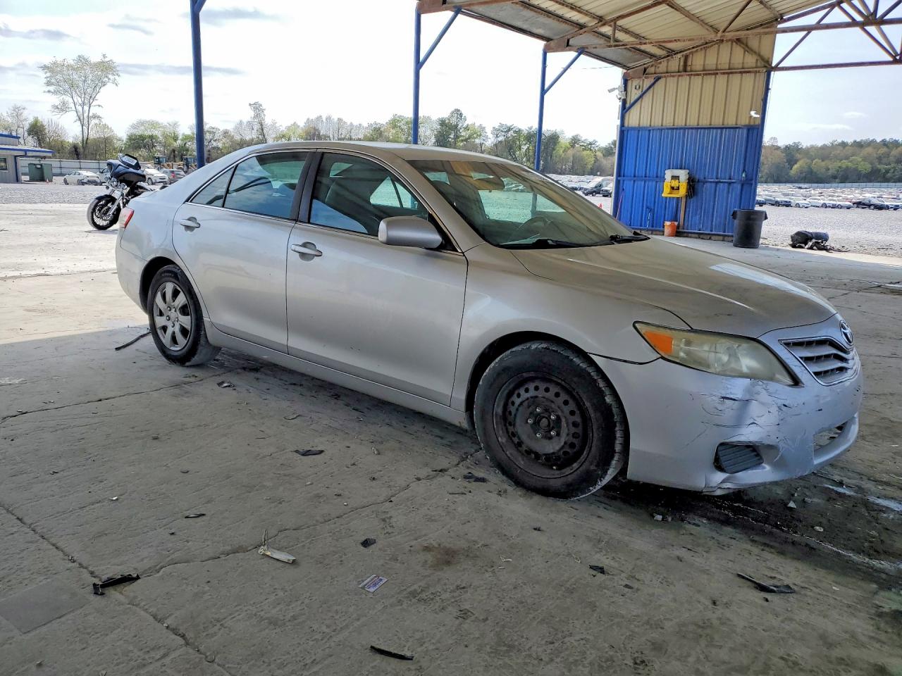 2010 TOYOTA CAMRY LE photo 4