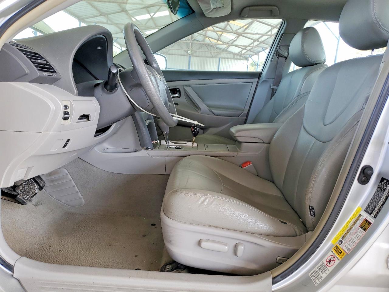 2010 TOYOTA CAMRY LE photo 7