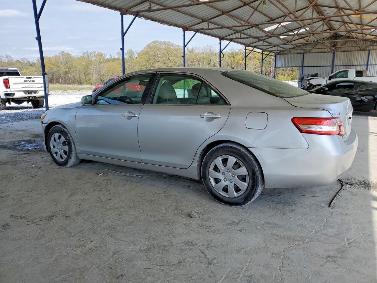 2010 TOYOTA CAMRY LE photo 2