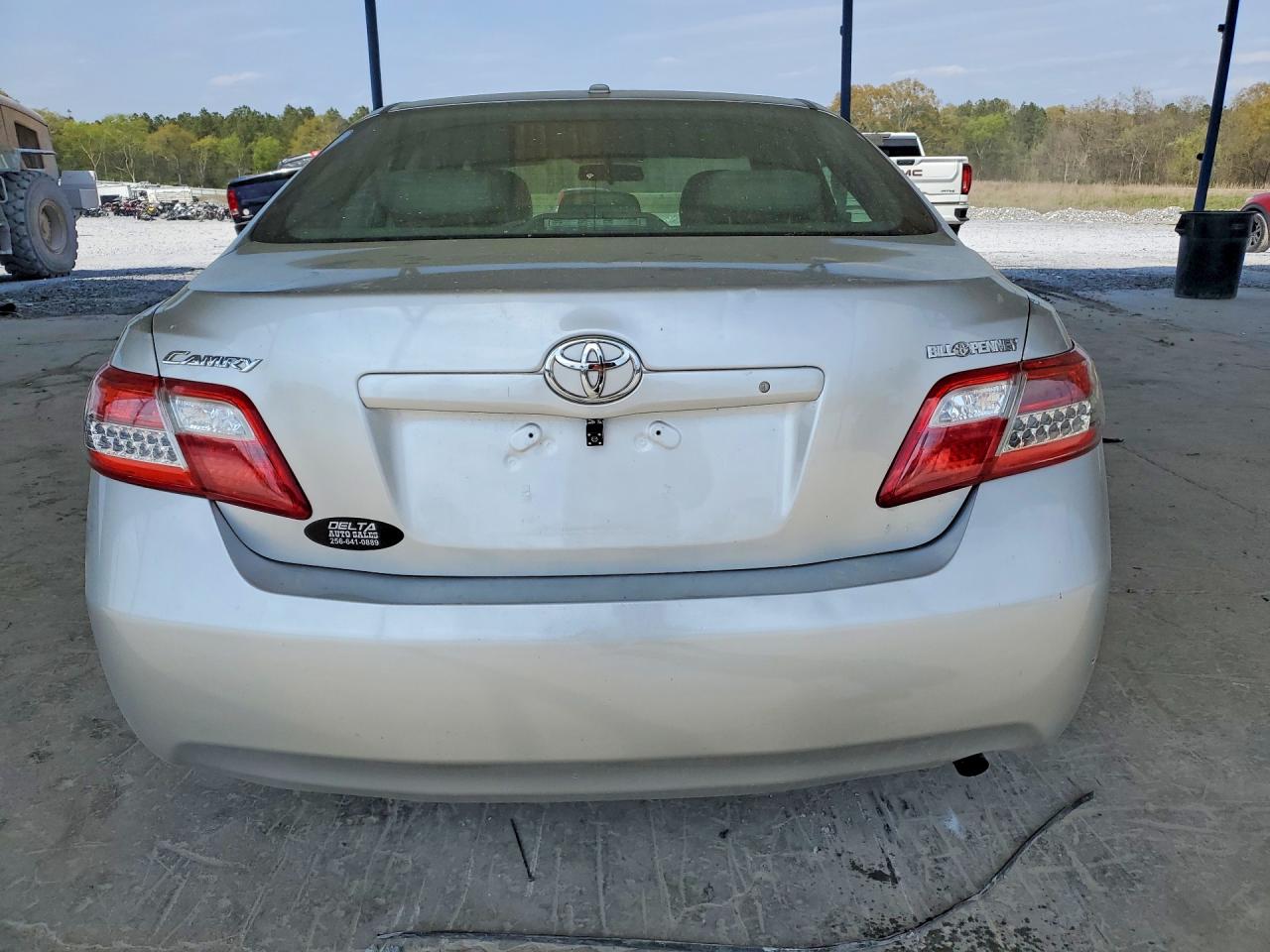 2010 TOYOTA CAMRY LE photo 6