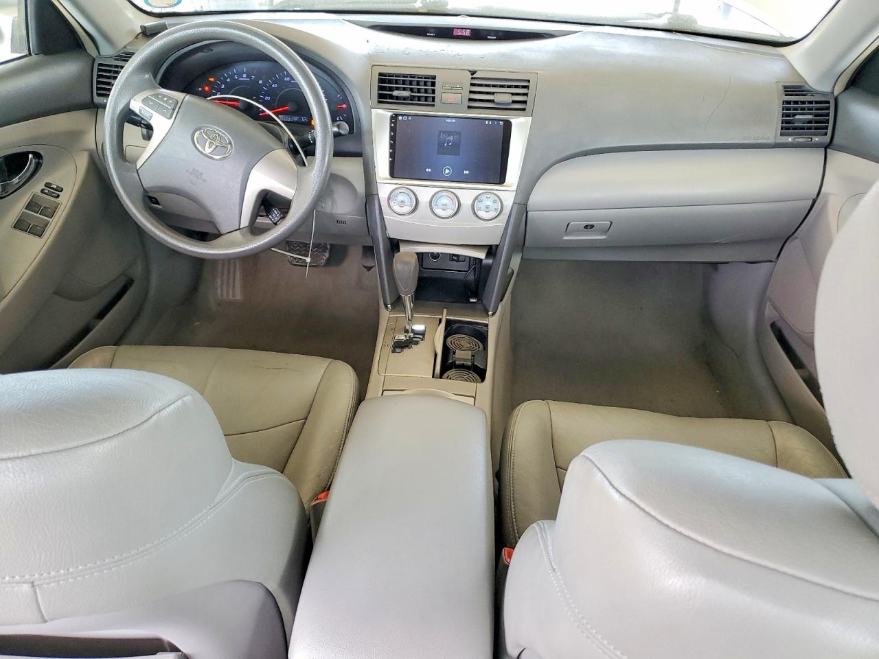 2010 TOYOTA CAMRY LE photo 8
