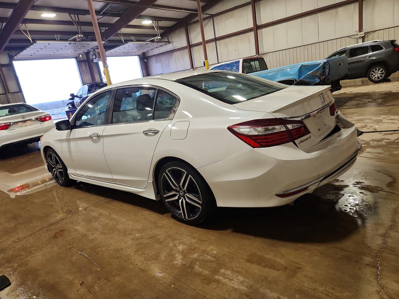 2016 HONDA ACCORD SPORT photo 2