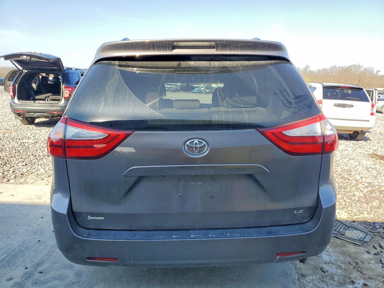 2015 TOYOTA SIENNA LE 8-PASSENGER photo 11