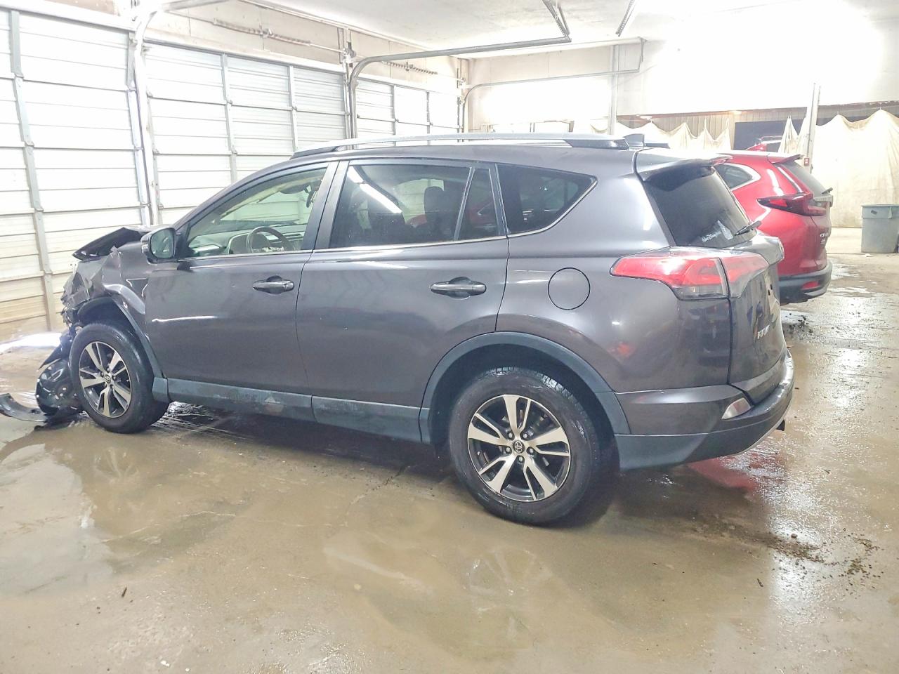 2018 TOYOTA RAV4 XLE photo 4