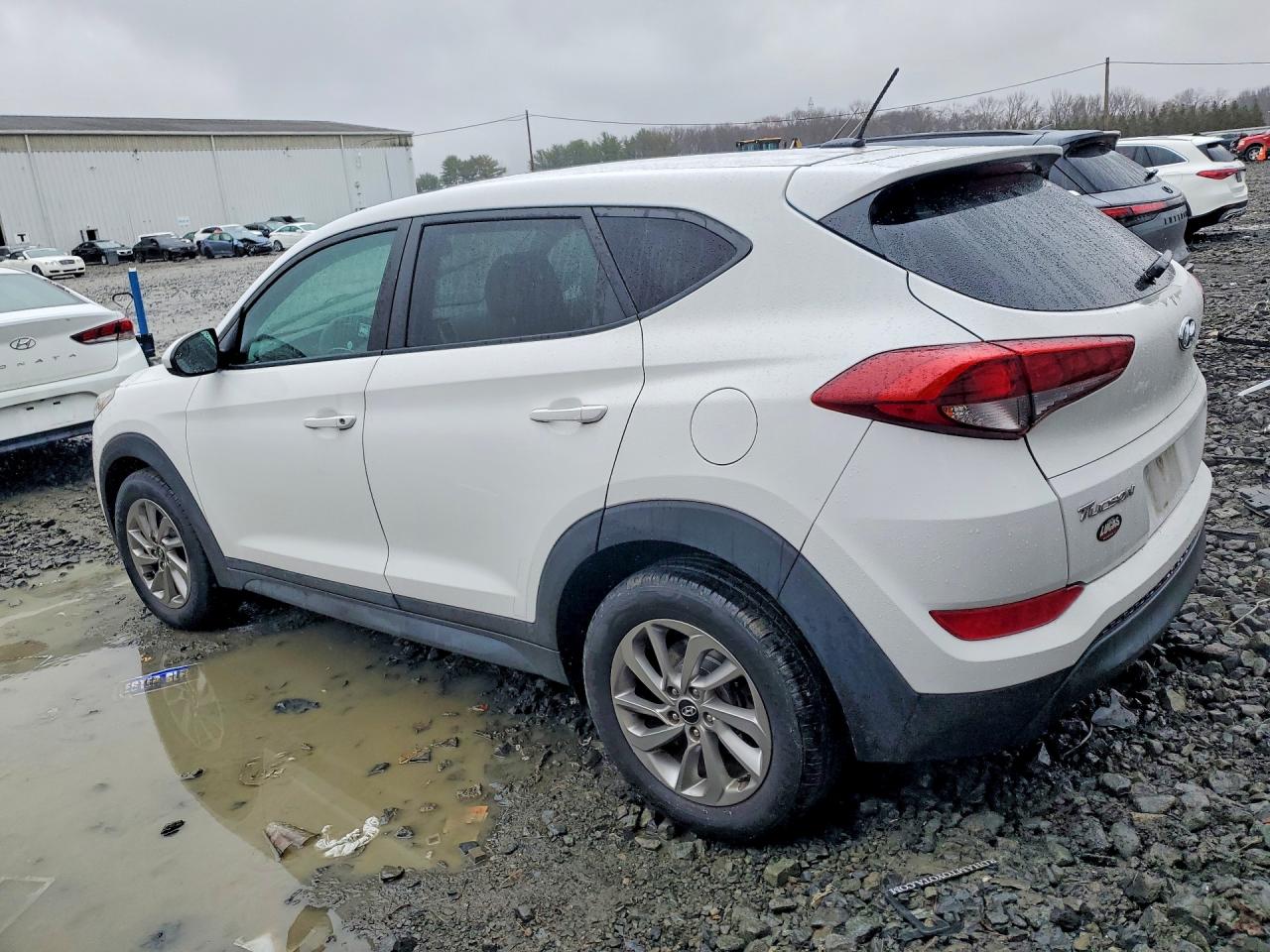 2017 HYUNDAI TUCSON SE photo 3