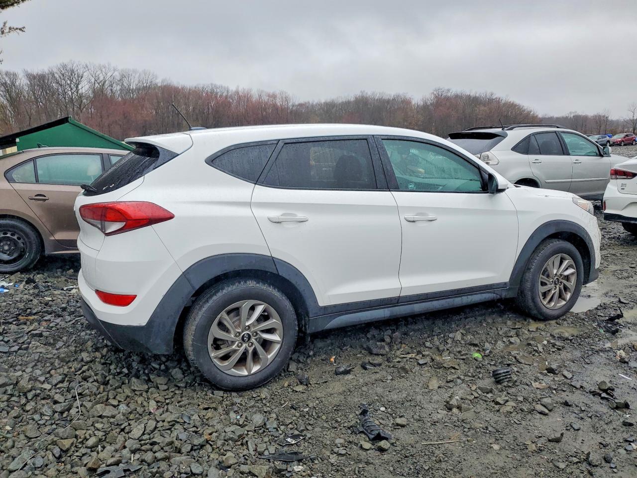 2017 HYUNDAI TUCSON SE photo 5