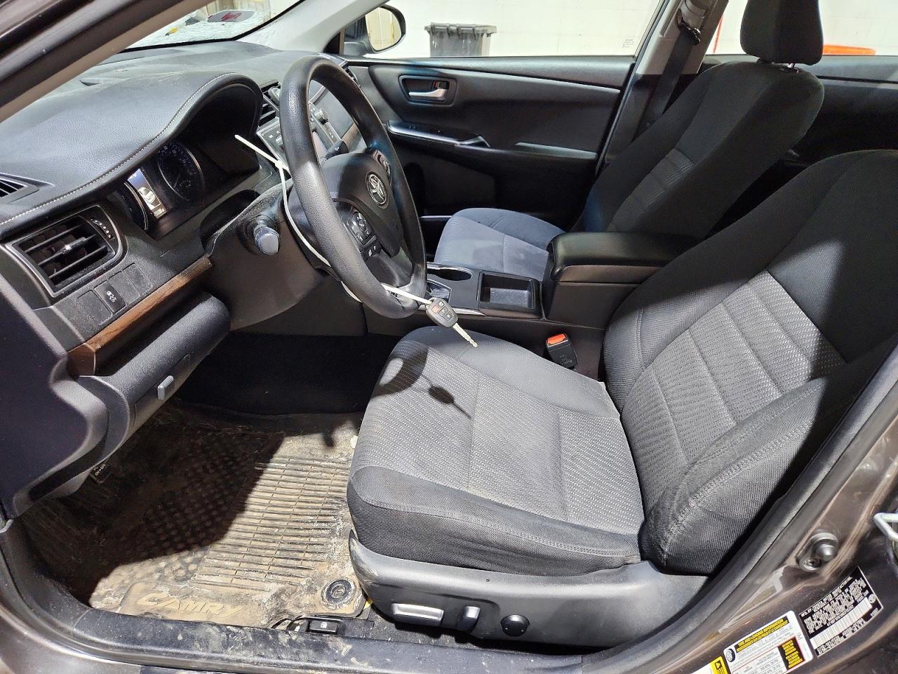 2017 TOYOTA CAMRY LE photo 13