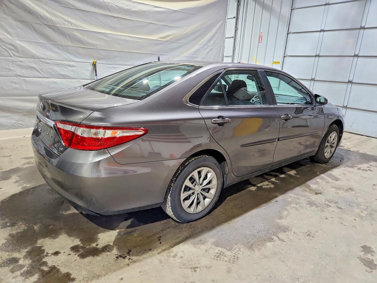 2017 TOYOTA CAMRY LE photo 5