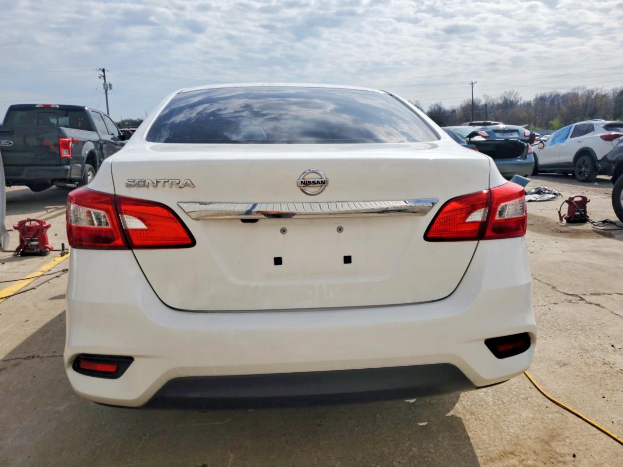2018 NISSAN SENTRA S photo 6