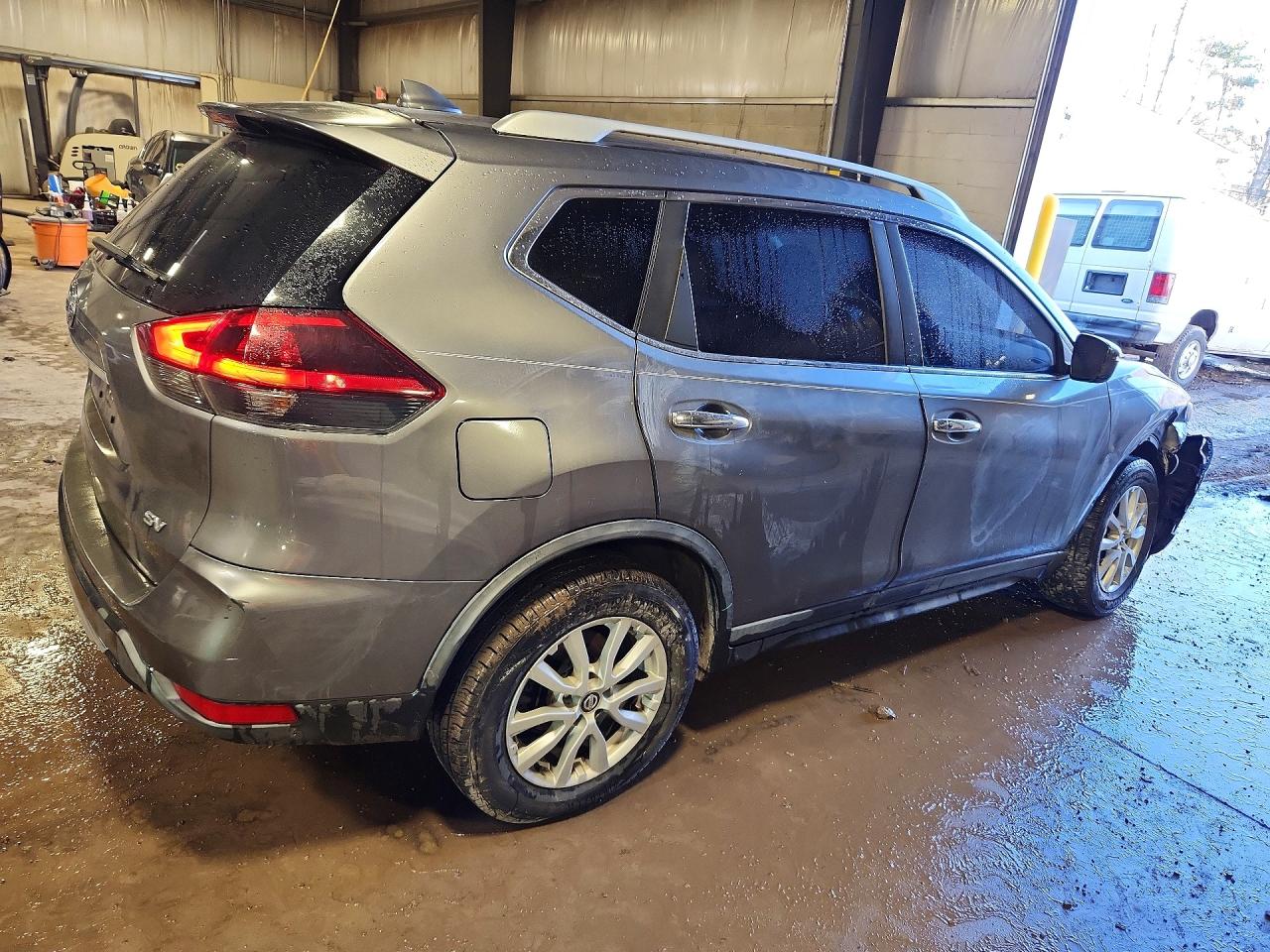 2018 NISSAN ROGUE SV photo 5