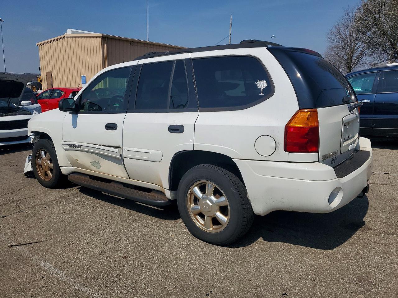 2004 GMC ENVOY photo 2