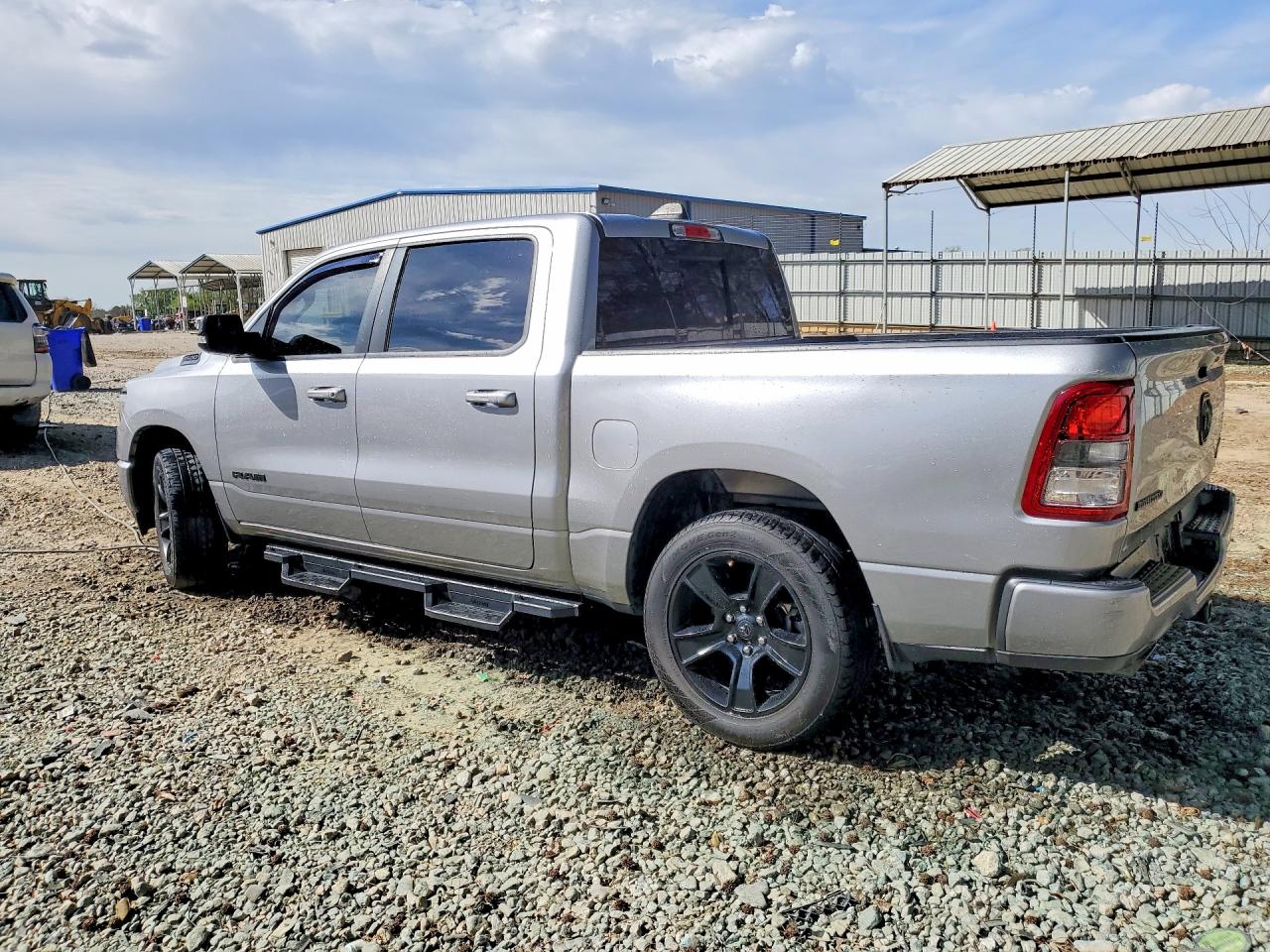 2021 RAM 1500 BIG HORN photo 3
