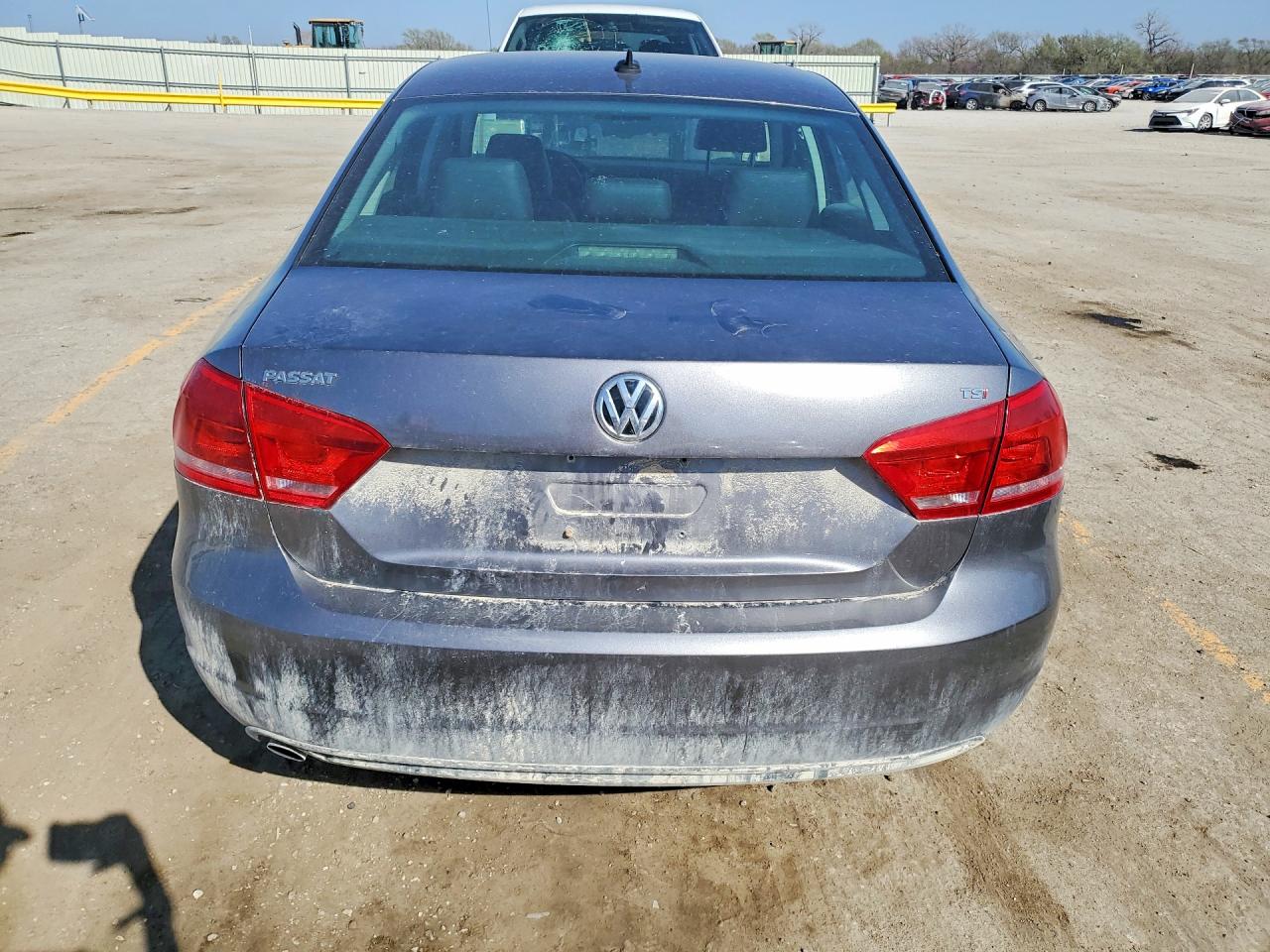 2015 VOLKSWAGEN PASSAT S photo 11