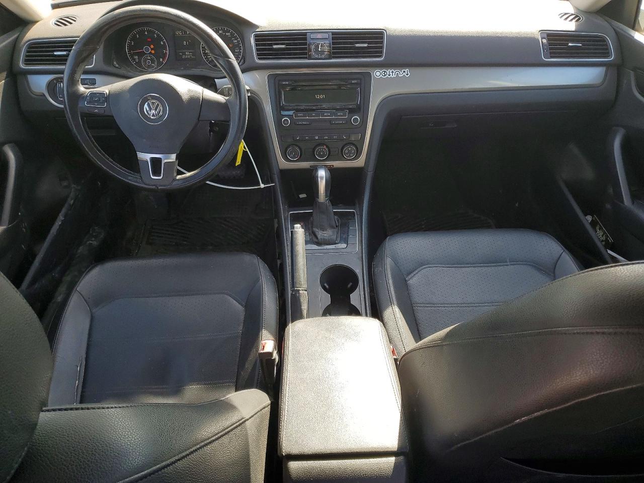 2015 VOLKSWAGEN PASSAT S photo 15