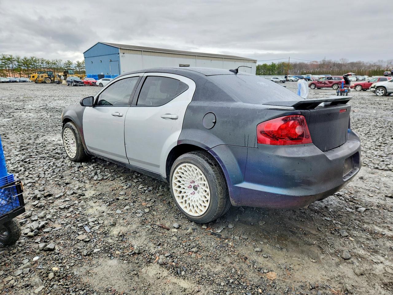 2011 DODGE AVENGER MAINSTREET photo 3