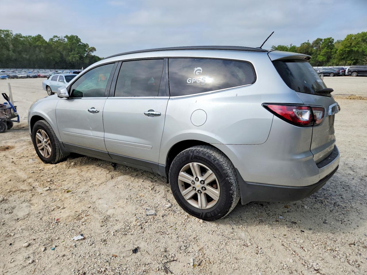 2014 CHEVROLET TRAVERSE LT photo 2